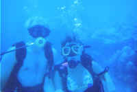 MeDanaUnderwater.jpg (76036 bytes)