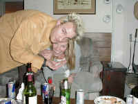 sarah_vicodin.jpg (88496 bytes)