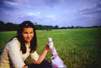 katie_hyde_park.jpg (87486 bytes)