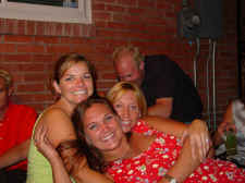 Bitsy, Shanay and Steph.jpg (119526 bytes)