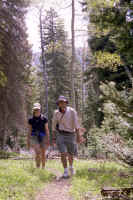 hike_phil_katie.jpg (165218 bytes)