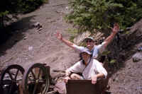 hike_phil_riaan.jpg (167947 bytes)