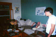 pearl_st_sofas.jpg (179131 bytes)