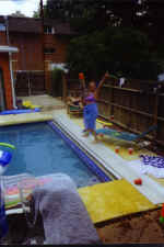 steph_pool.jpg (101602 bytes)