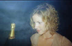 erin_champagne.jpg (129494 bytes)