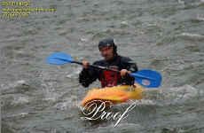 justin_kayak.jpg (46700 bytes)