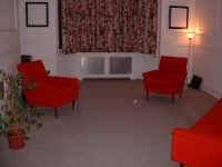 living_room.jpg (135457 bytes)