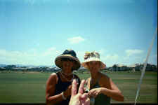 kat_steph.jpg (149067 bytes)