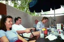 brekky_group2.jpg (210480 bytes)