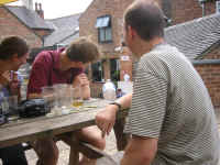 watching_nippers.jpg (173919 bytes)