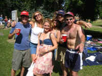 group_bbq.jpg (86595 bytes)