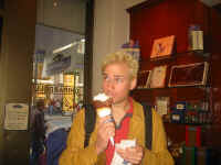 me_ice_cream.jpg (149041 bytes)