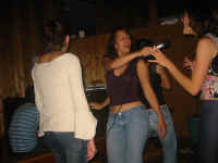 girls_sing.jpg (135318 bytes)