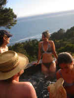 kt_jacuzzi.jpg (204060 bytes)