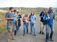 walking_front.jpg (194376 bytes)