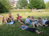 group_grass.jpg (209413 bytes)