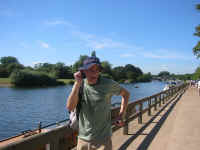 me_thames.jpg (140717 bytes)