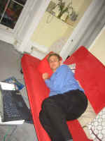 me_sofa.jpg (112950 bytes)