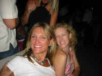 steph_tina.jpg (106211 bytes)