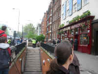 globe_police.jpg (150590 bytes)