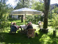 nina_garden.jpg (291615 bytes)