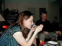 eat_ice_cream.jpg (94485 bytes)