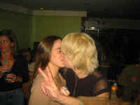 kelly_alia.jpg (40641 bytes)