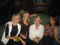 girls2.jpg (49016 bytes)