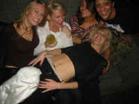 girls.jpg (51293 bytes)