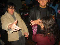 fingers.jpg (61086 bytes)