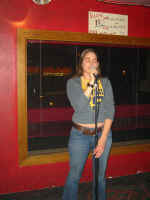 alia_sings.jpg (94654 bytes)