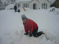 kat_in_snow2.jpg (80570 bytes)