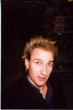 me_32.jpg (253925 bytes)