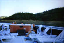 evening_hottub.jpg (159387 bytes)