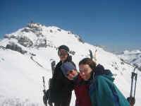 group_girls.jpg (110159 bytes)