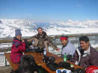 vista_lunch.jpg (159561 bytes)