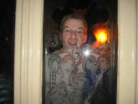 al_pub_window.jpg (94172 bytes)