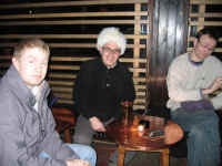 3_blokes_1_pint.jpg (139736 bytes)