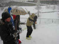 car_diggin.jpg (126798 bytes)