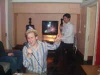 me_milo_karaoke_3.jpg (132063 bytes)