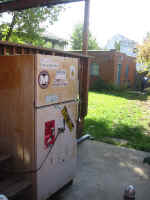 pearl_st_fridge.jpg (166743 bytes)