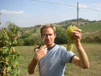 me_grapes.jpg (179326 bytes)