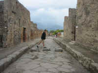 me_pompeii_steps2.jpg (161176 bytes)