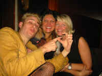 me_steph_gabi.jpg (121003 bytes)